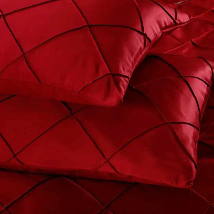 Cross Pleated Duvet Set -Red